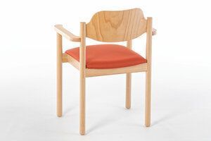 Der Dresden AL SP ist ein zeitloser und vielseitig einsetzbarer Armlehnenstuhl Der Dresden AL SP ist ein zeitloser und vielseitig einsetzbarer Armlehnenstuhl